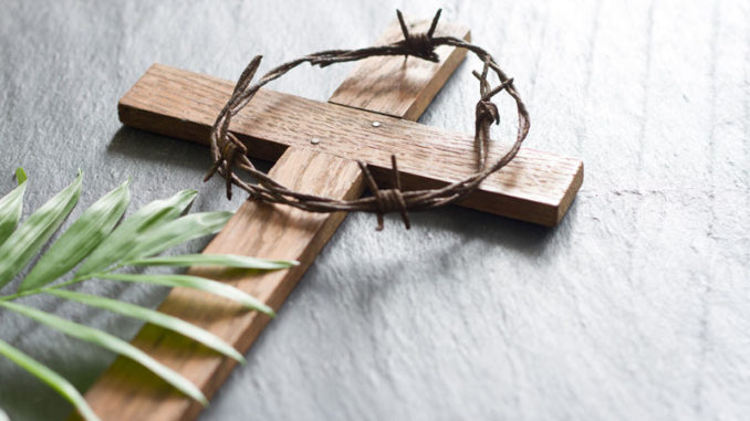 Easter-cross-with-thron-crown