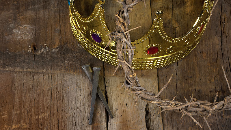 gold-crown-with-thorn-cown