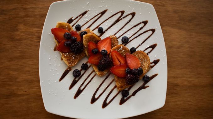 Heart-Shaped-french-toast-with-berries-800
